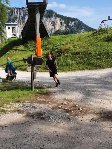 f4460791-c185-429a-a03c-e725bb2d1ba9 (1)